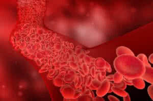 Imagem em 3D ilustrando o fluxo de células vermelhas do sangue em um vaso sanguíneo, relacionada ao artigo sobre prevenção da aterosclerose. A aterosclerose é uma doença que afeta as artérias e pode levar a problemas cardiovasculares graves. Aprenda como prevenir a aterosclerose e manter sua saúde em dia.
