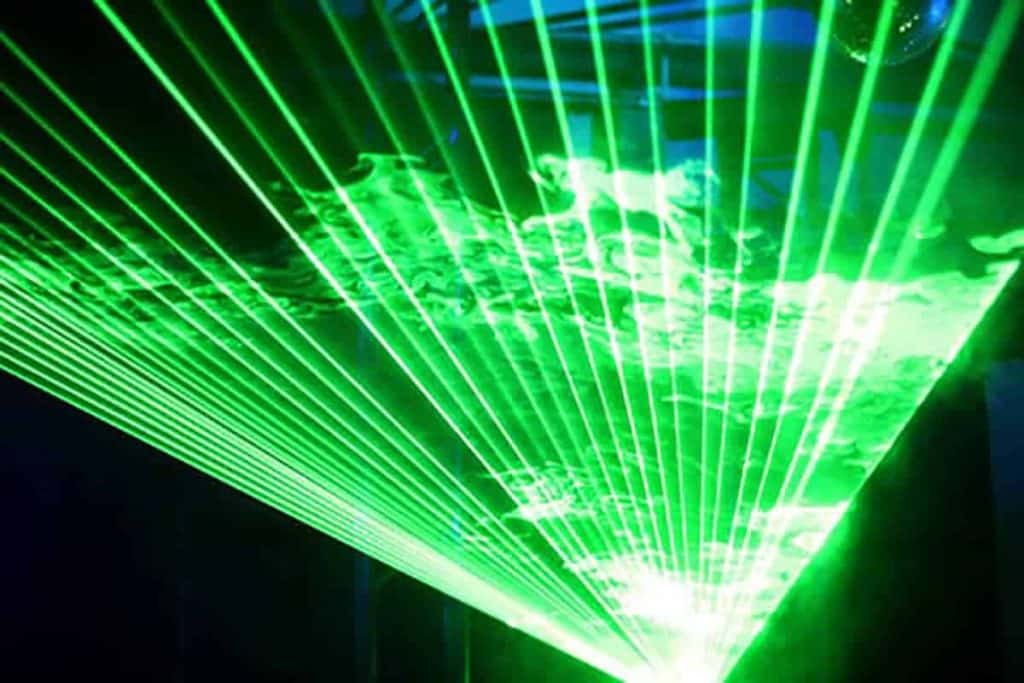 Imagem de tratamento de varizes com laser, tecnologia eficiente e segura. Saiba mais sobre como o laser pode ajudar no tratamento de varizes no post "10 Perguntas sobre laser e varizes".